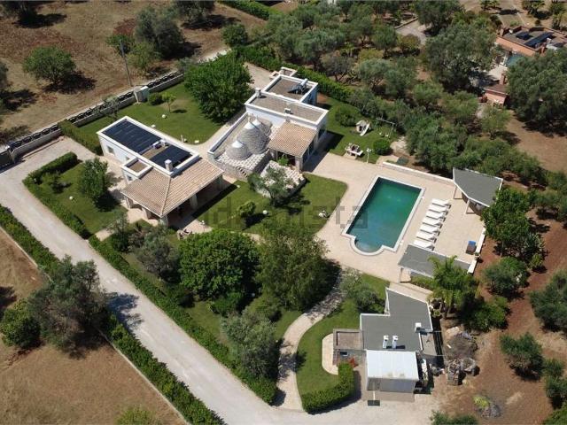 Case e ville in vendita di 203 m² in Via Ceglie