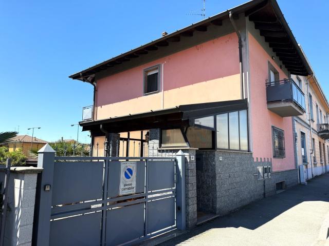 Case e ville in vendita di 203 m² in Corso Milano, 76
