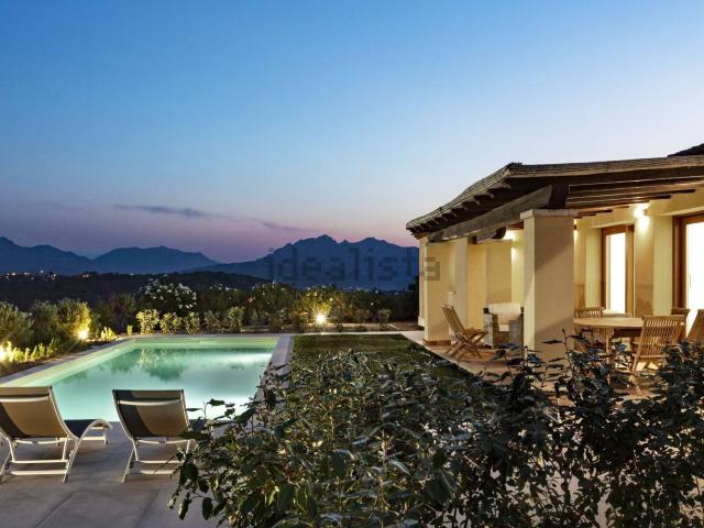 Case e ville in vendita di 203 m² in Strada Statale 125 Orientale Sarda, 15