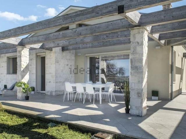 Case e ville in vendita di 204 m²