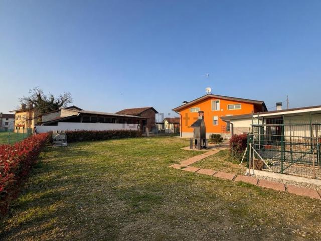 Case e ville in vendita di 204 m² in Via Alcide De Gasperi