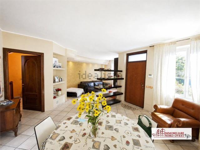 Case e ville in vendita di 204 m² in Via della Pace, 3