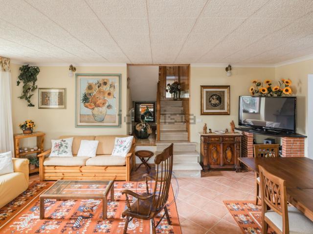 Case e ville in vendita di 204 m² in Via delle Crocette