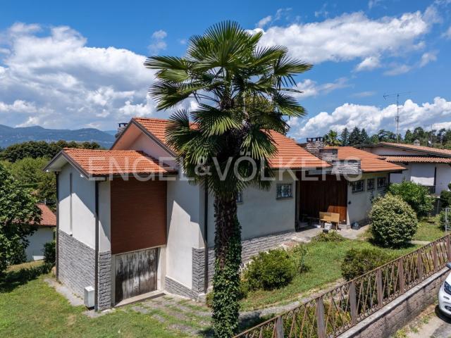 Case e ville in vendita di 204 m² in Via Francia, 44