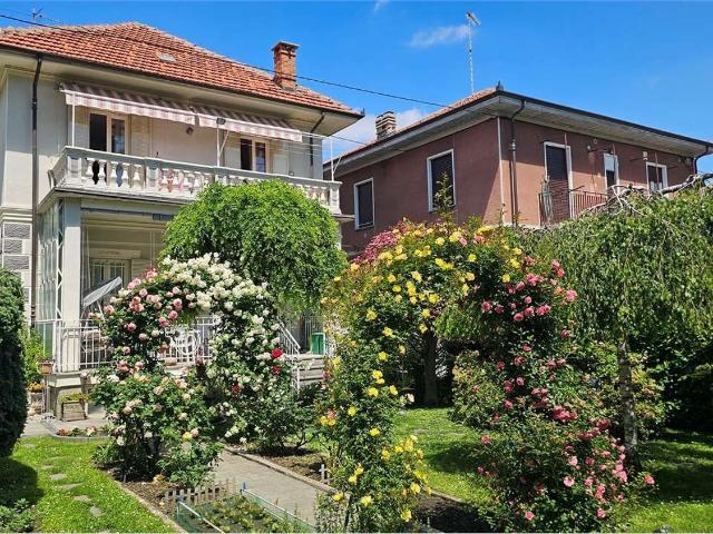 Case e ville in vendita di 204 m² in Via Luigi Tessore, 16