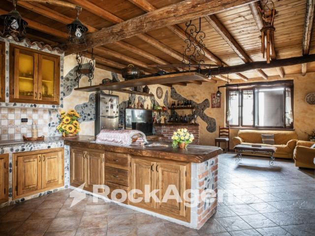 Case e ville in vendita di 204 m² in Via Matteotti, 20