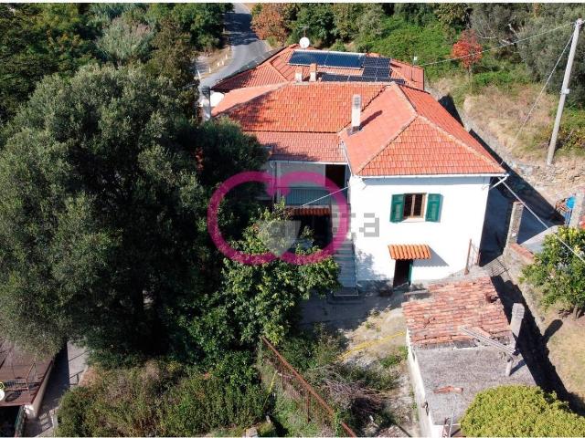 Case e ville in vendita di 204 m² in Via Nuova di Casanova