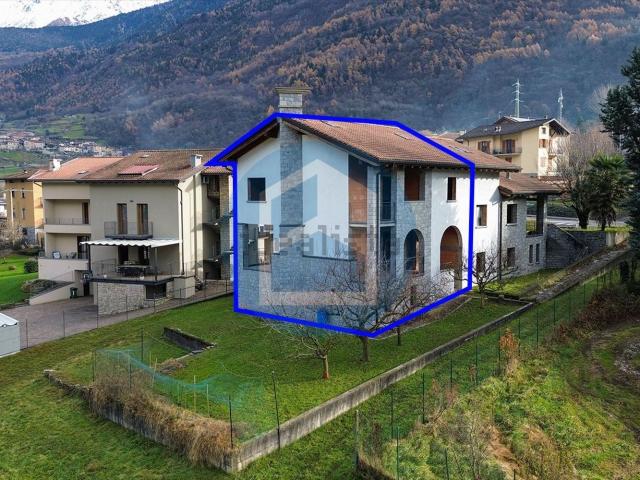 Case e ville in vendita di 204 m² in Via Rivea