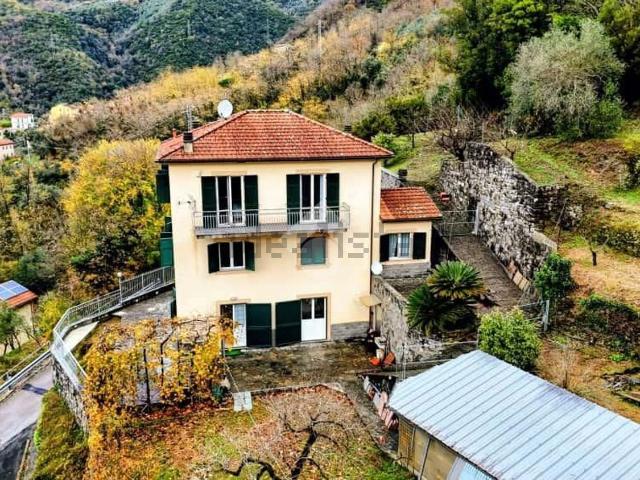 Case e ville in vendita di 205 m²