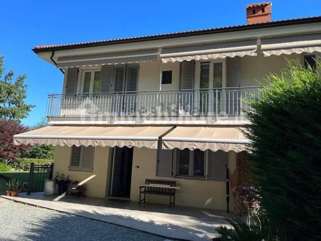 Case e ville in vendita di 205 m² in Via Comba San Grato, 3