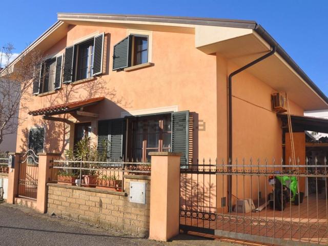 Case e ville in vendita di 205 m² in Via Antonio Pigafetta