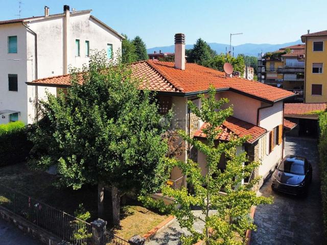 Case e ville in vendita di 205 m² in Via Arno, 10
