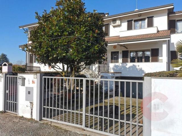 Case e ville in vendita di 205 m² in Via Dante Graziosi