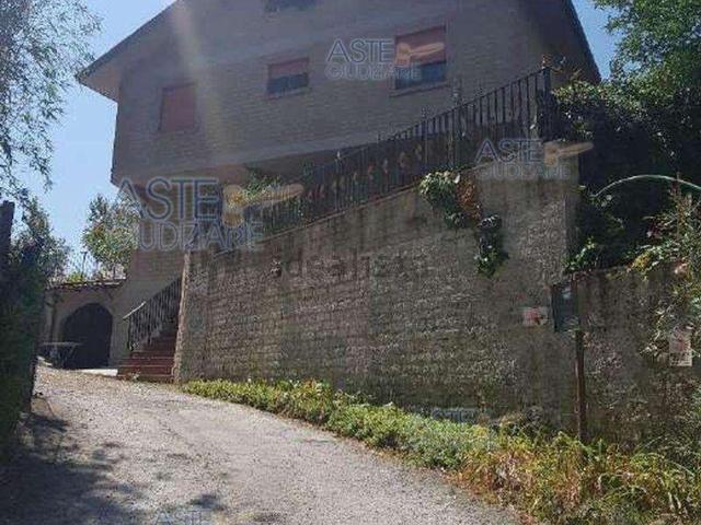 Case e ville in vendita di 205 m² in Via dei Mulini, 56043