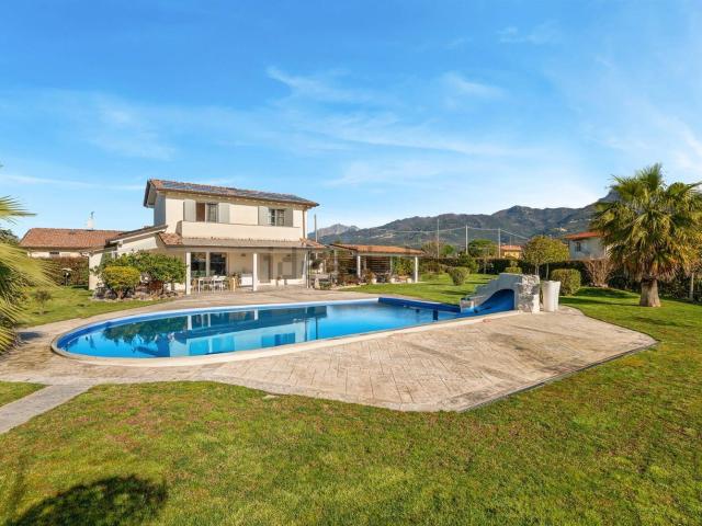 Case e ville in vendita di 205 m² in Via del Giardo, 8