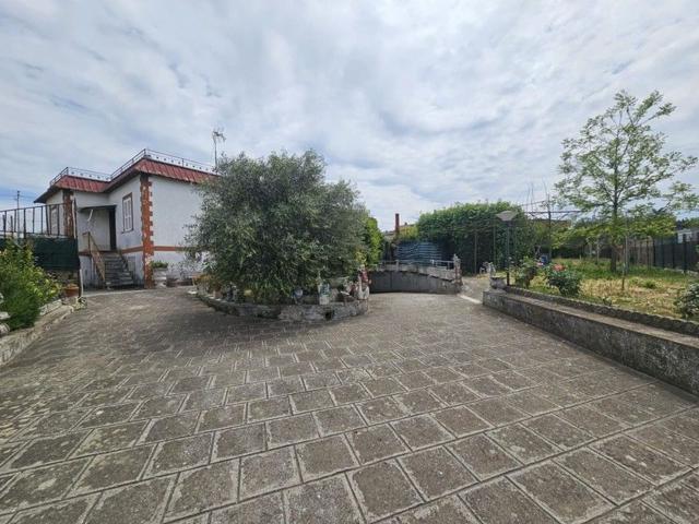 Case e ville in vendita di 205 m² in Via del Sassone, 88