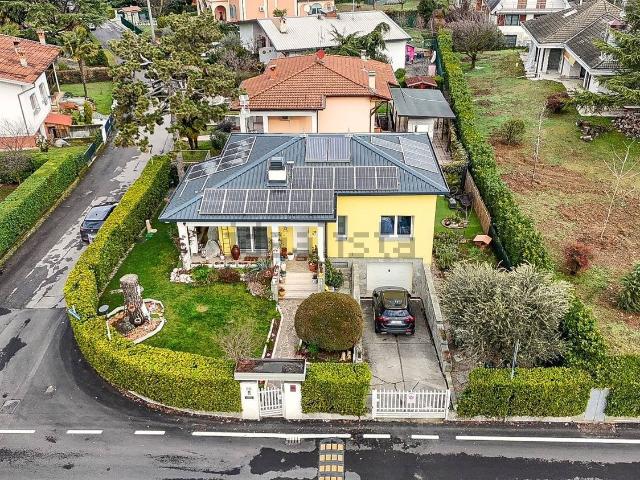 Case e ville in vendita di 205 m² in Via delle Orchidee
