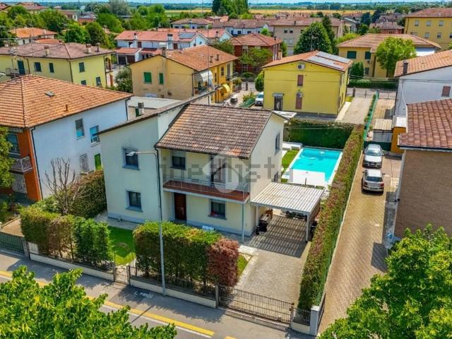 Case e ville in vendita di 205 m² in Via Europa, 6