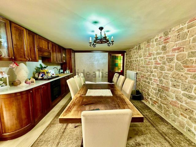 Case e ville in vendita di 205 m² in Via Fratelli Cervi