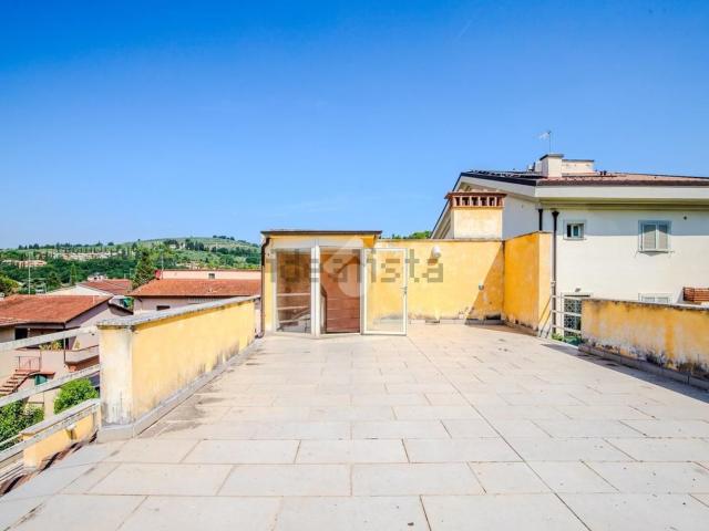 Case e ville in vendita di 205 m² in Via Sandro Botticelli, 38