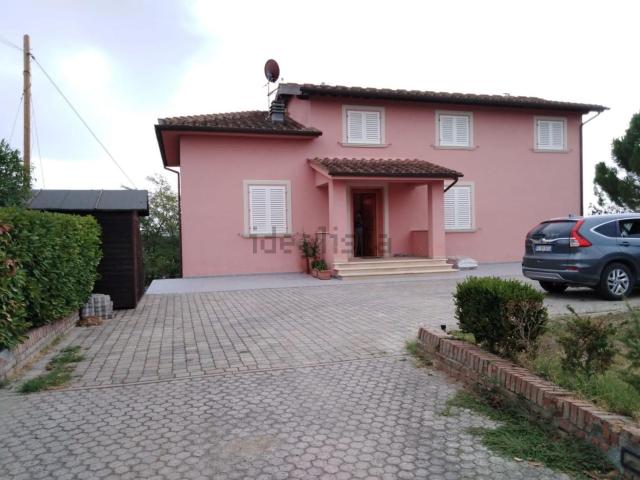 Case e ville in vendita di 205 m² in Via Sanminiatese