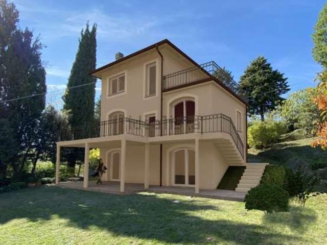 Case e ville in vendita di 205 m² in Via Panoramica, 12