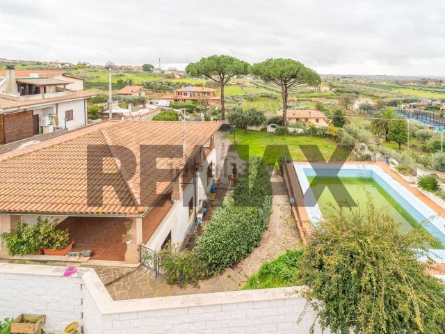 Case e ville in vendita di 205 m² in Via Roncigliano, 100