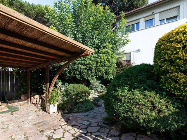 Case e ville in vendita di 205 m² in Viale Gorgia di Leontini, 260