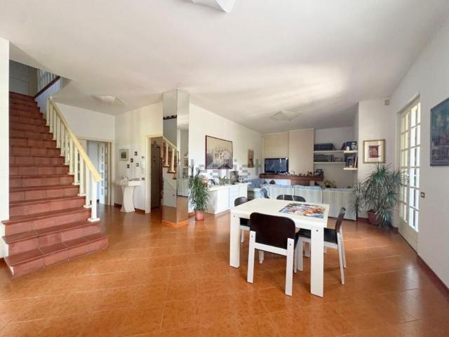 Case e ville in vendita di 205 m² in Contrada Cerrano, 3