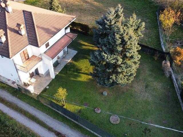 Case e ville in vendita di 205 m² in Località Borgonuovo, 5