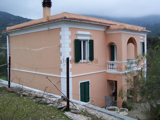 Case e ville in vendita di 205 m² in Località la chiusa