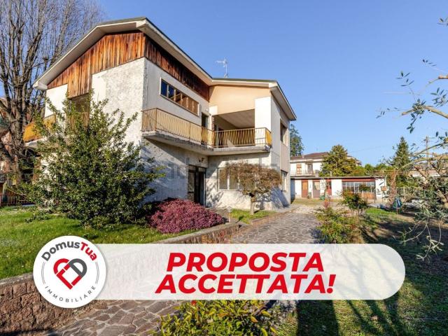 Case e ville in vendita di 206 m² in Via C. B. Cavour, 48