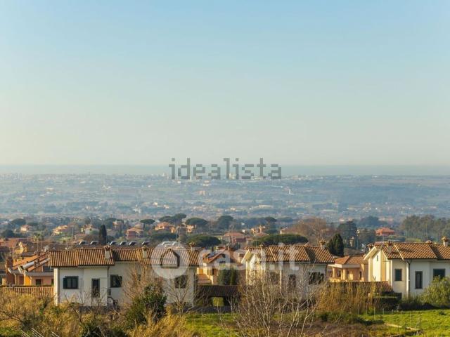 Case e ville in vendita di 206 m² in Via Appia Nuova, 23