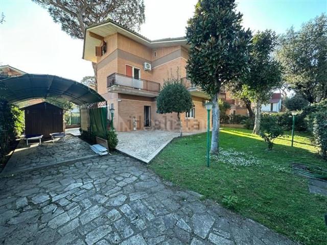 Case e ville in vendita di 206 m² in Via Ganzirri
