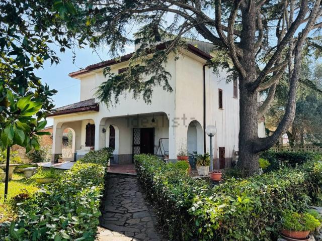 Case e ville in vendita di 206 m² in Via Savona, 11