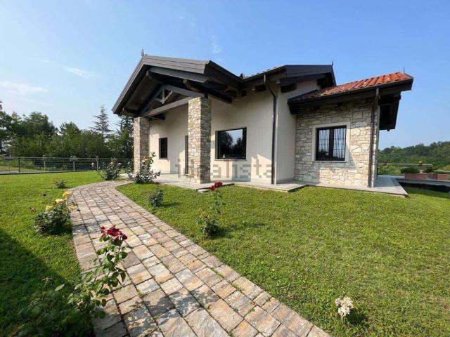 Case e ville in vendita di 206 m² in Frazione Montegrosso Cinaglio, 92