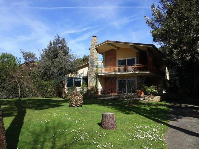 Case e ville in vendita di 207 m² in Via Cristoforo Colombo, 35