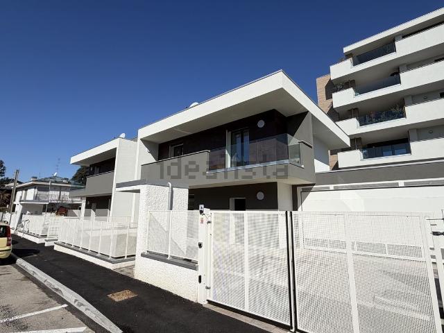 Case e ville in vendita di 207 m² in Via Bainsizza