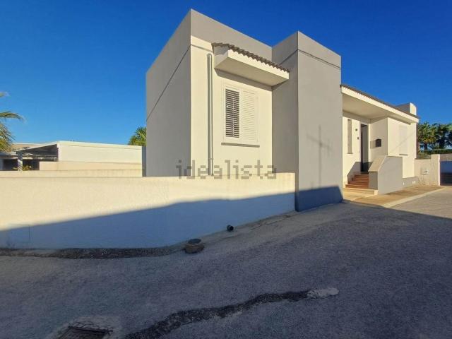 Case e ville in vendita di 207 m² in Via Leonardo Da Vinci