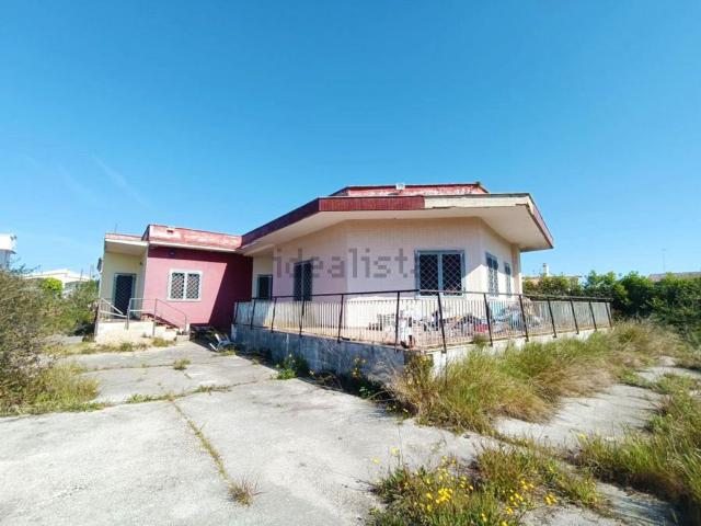 Case e ville in vendita di 207 m² in Viale A. Pitloò