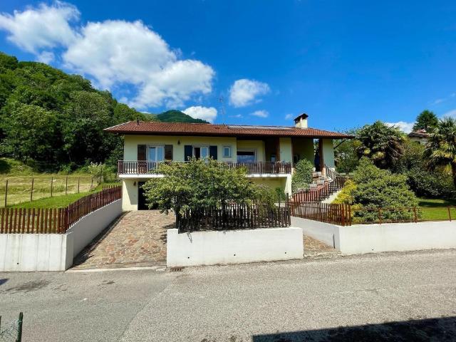 Case e ville in vendita di 207 m² in Borgo Bulons, 49