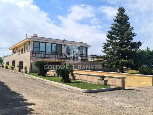 Case e ville in vendita di 207 m² in Strada Massafra, 157