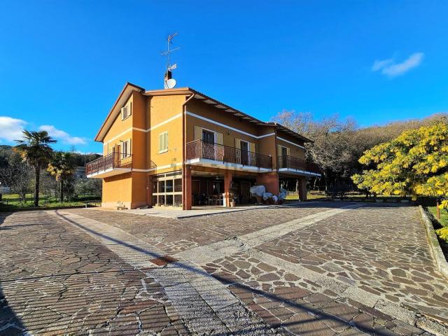 Case e ville in vendita di 208 m²