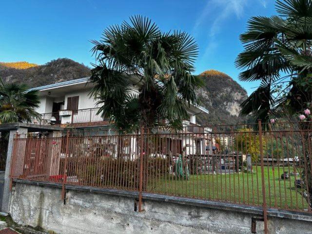 Case e ville in vendita di 208 m² in Via ai fej, 19