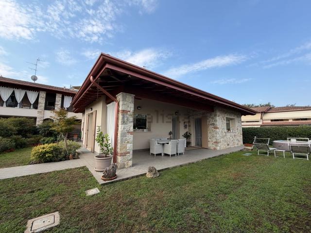Case e ville in vendita di 208 m² in Via Molino Traversa Prima, 25