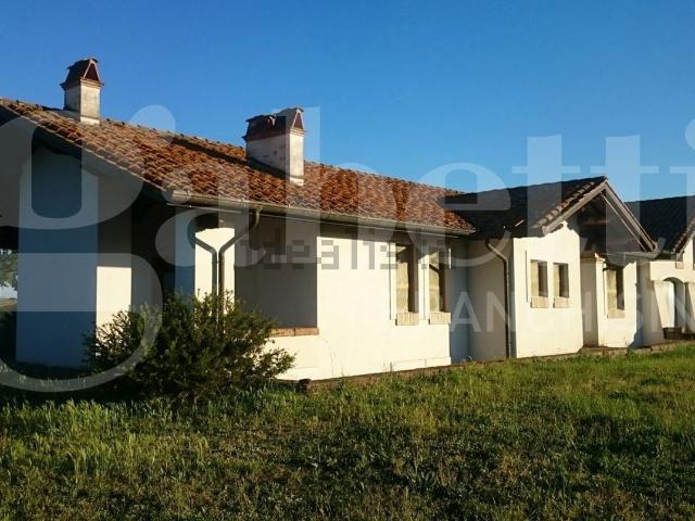 Case e ville in vendita di 208 m² in Via Nepesina, 3