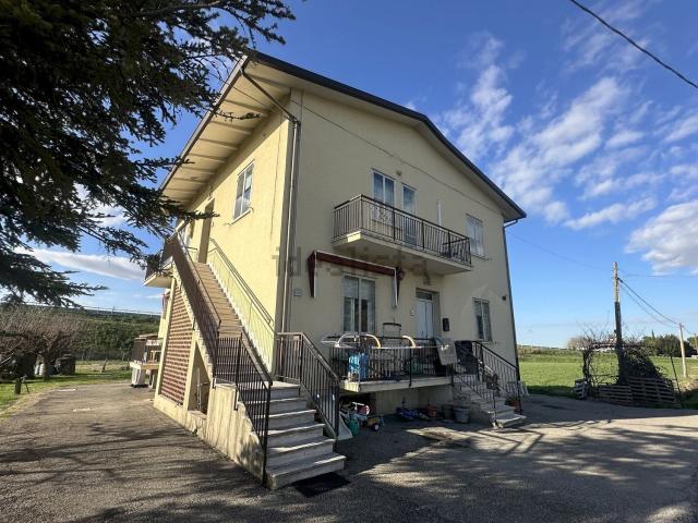 Case e ville in vendita di 208 m² in Via San Prospero, 136