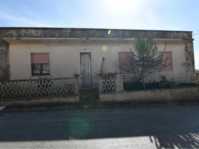 Case e ville in vendita di 208 m² in Via Papa