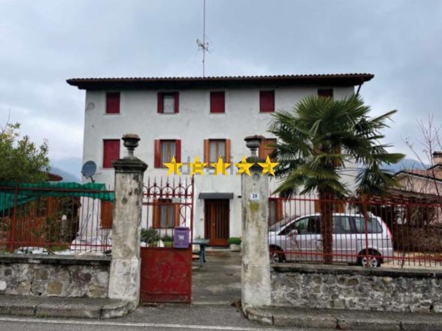 Case e ville in vendita di 209 m² in Via Maniago