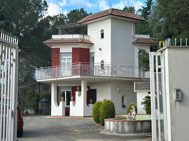 Case e ville in vendita di 209 m² in Contrada Grotticelle, 39